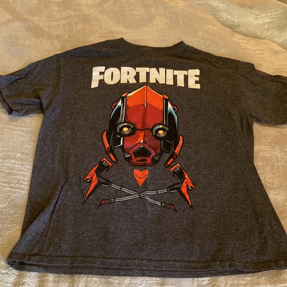 Fortnite t-shirt bundle. 4 t-shirts around size L & XL - Picture 3 of 10